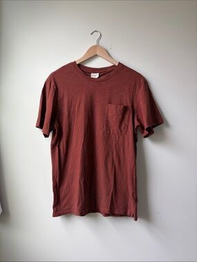 Pact Men's Organic Cotton Pocket Tee in Rust Red